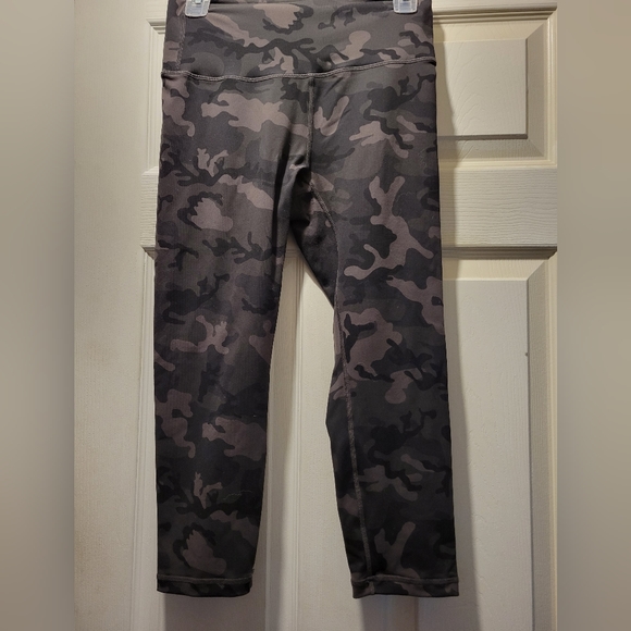 ZYIA Camo luxe capri leggings - Picture 1 of 5